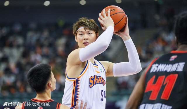 孙铭徽24+7+17 胡金秋23+6 时德帅15分 广厦大胜天津CBA常规赛，广厦主场迎战天津，广厦目前13胜5负排在积分榜第5位，天津则是7胜11负排在积分榜第17位。